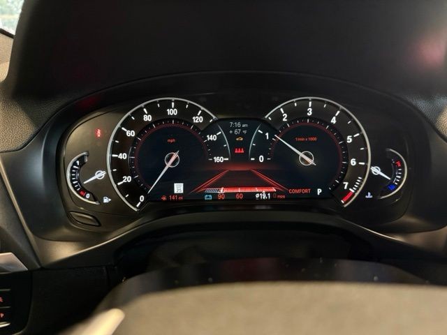 BMW X3 Vehicle Full-screen Gallery Image 11