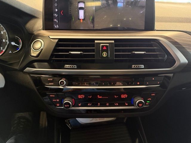 BMW X3 Vehicle Full-screen Gallery Image 14