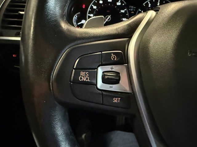 BMW X3 Vehicle Full-screen Gallery Image 17