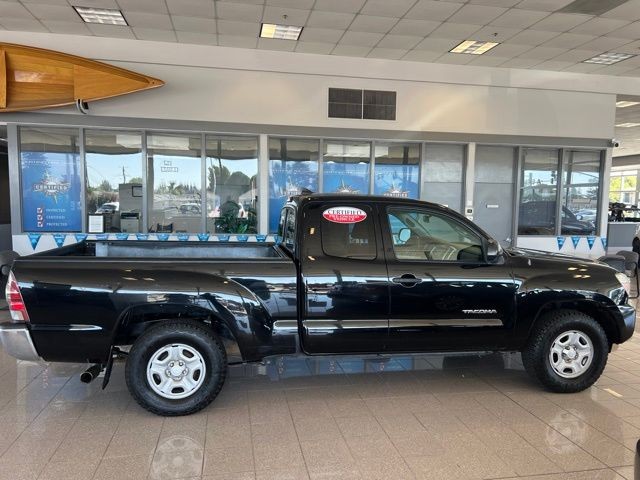 Toyota Tacoma Vehicle Full-screen Gallery Image 04