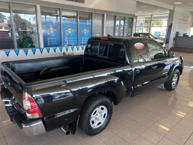 Toyota Tacoma Vehicle Full-screen Gallery Image 05