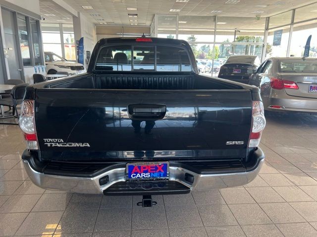 Toyota Tacoma Vehicle Full-screen Gallery Image 08