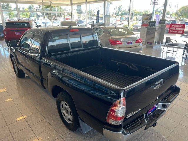 Toyota Tacoma Vehicle Full-screen Gallery Image 10