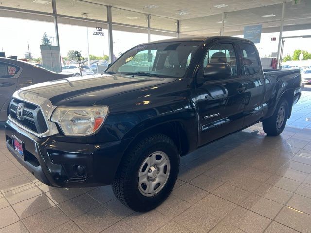 Toyota Tacoma Vehicle Full-screen Gallery Image 14