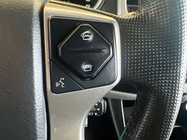 Toyota Tacoma Vehicle Full-screen Gallery Image 20