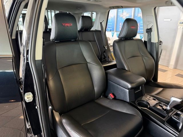 Toyota 4Runner Vehicle Full-screen Gallery Image 04