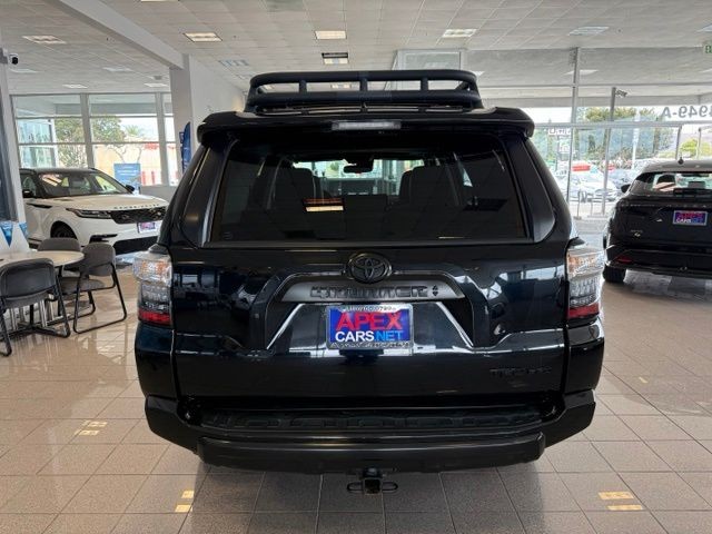 Toyota 4Runner Vehicle Full-screen Gallery Image 05