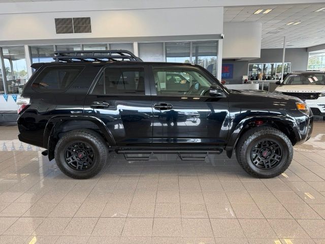 Toyota 4Runner Vehicle Full-screen Gallery Image 06