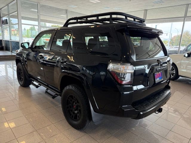 Toyota 4Runner Vehicle Full-screen Gallery Image 08