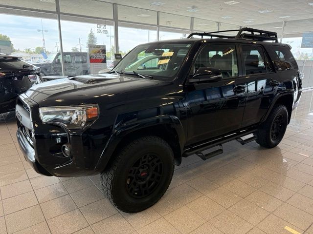Toyota 4Runner Vehicle Full-screen Gallery Image 09