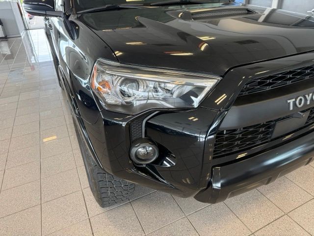 Toyota 4Runner Vehicle Full-screen Gallery Image 11