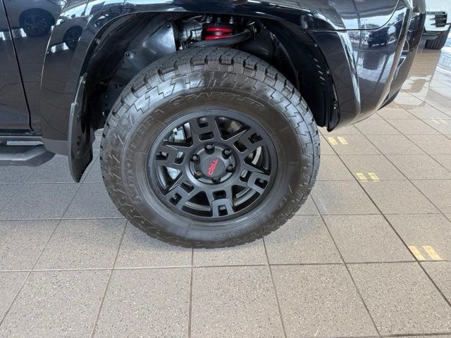 Toyota 4Runner Vehicle Full-screen Gallery Image 13