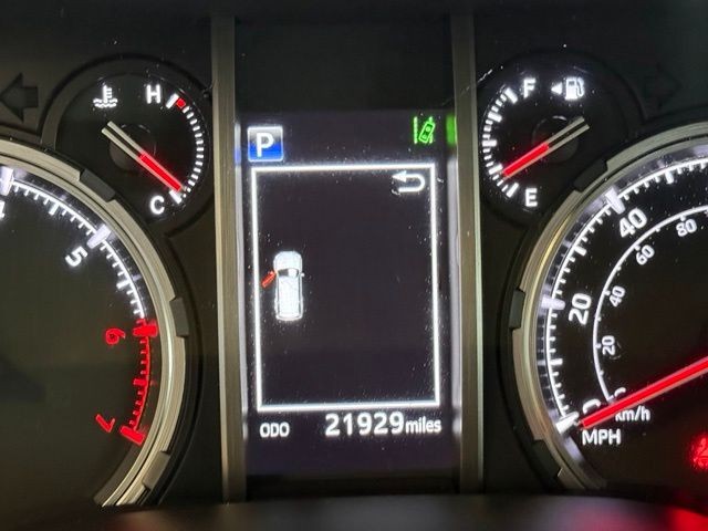 Toyota 4Runner Vehicle Full-screen Gallery Image 15