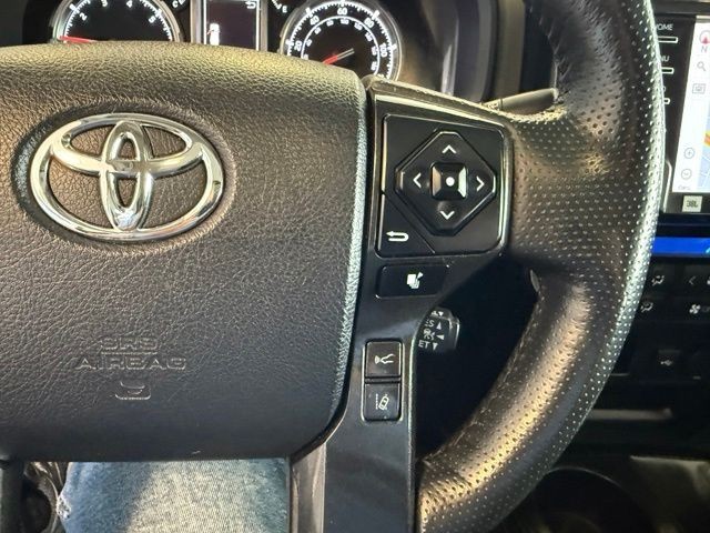 Toyota 4Runner Vehicle Full-screen Gallery Image 20