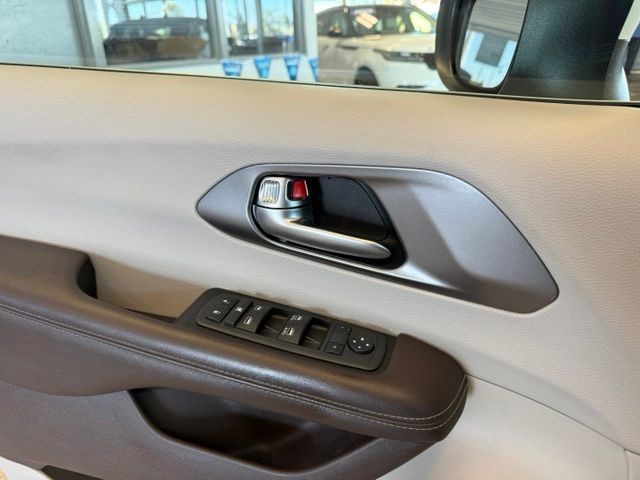 Chrysler Voyager Vehicle Full-screen Gallery Image 19