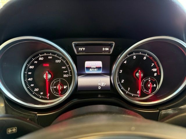 Mercedes-Benz GLE Vehicle Full-screen Gallery Image 14