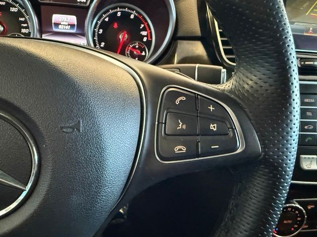 Mercedes-Benz GLE Vehicle Full-screen Gallery Image 19
