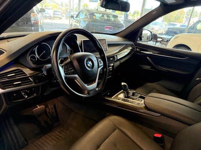 BMW X5 Vehicle Full-screen Gallery Image 02