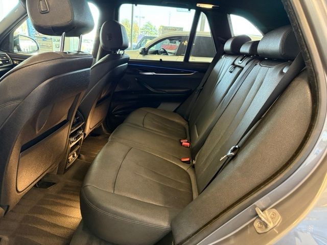 BMW X5 Vehicle Full-screen Gallery Image 03