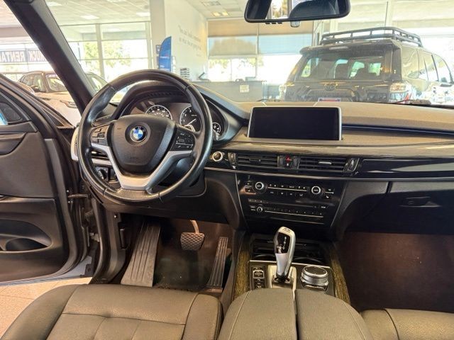 BMW X5 Vehicle Full-screen Gallery Image 05