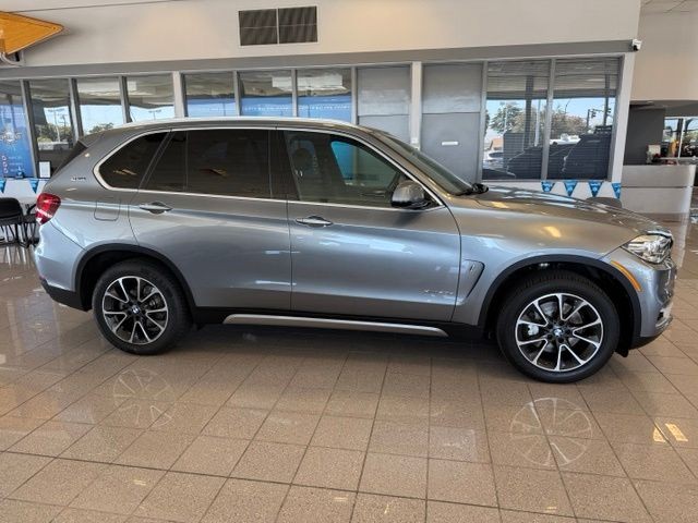 BMW X5 Vehicle Full-screen Gallery Image 06