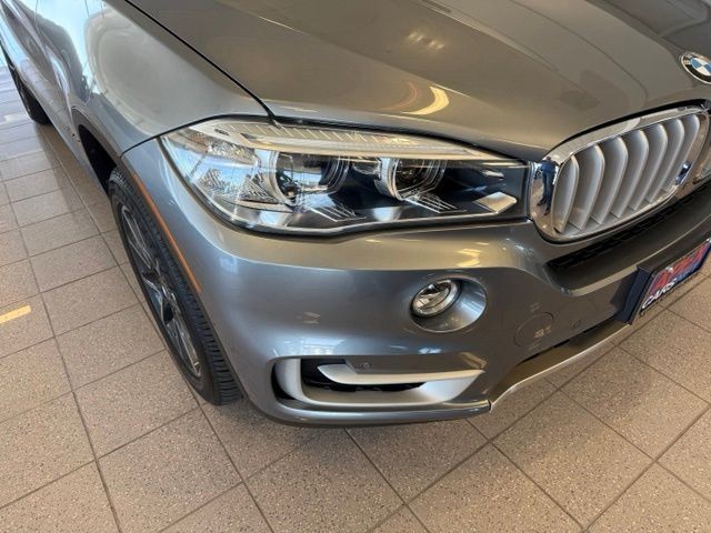 BMW X5 Vehicle Full-screen Gallery Image 12