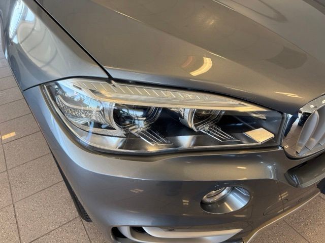 BMW X5 Vehicle Full-screen Gallery Image 13