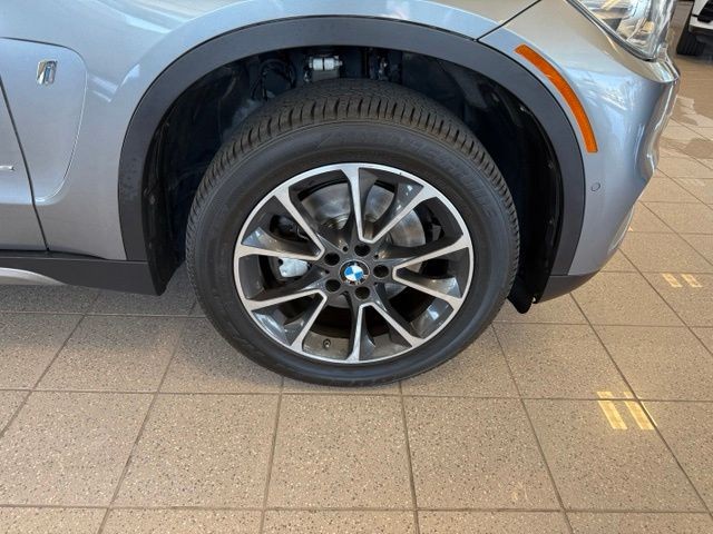 BMW X5 Vehicle Full-screen Gallery Image 14