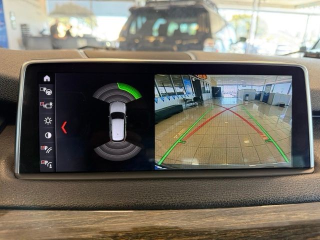 BMW X5 Vehicle Full-screen Gallery Image 18