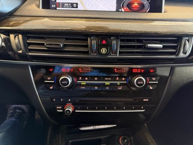 BMW X5 Vehicle Full-screen Gallery Image 20