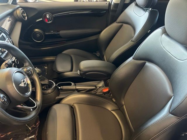 MINI Cooper Hardtop Vehicle Full-screen Gallery Image 04