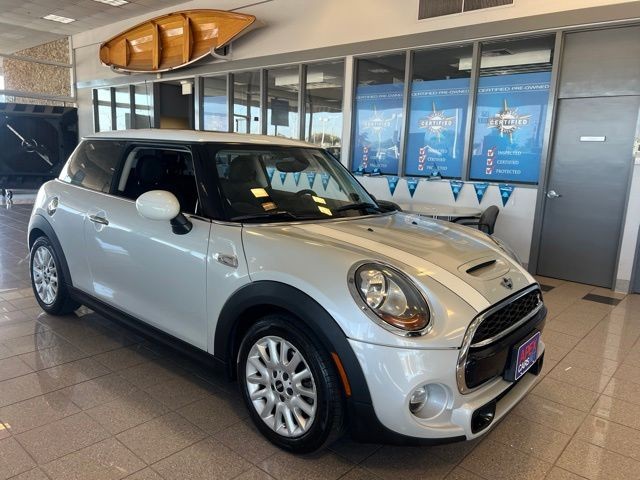 MINI Cooper Hardtop Vehicle Full-screen Gallery Image 06