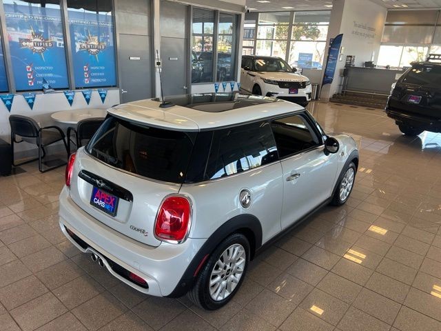 MINI Cooper Hardtop Vehicle Full-screen Gallery Image 10