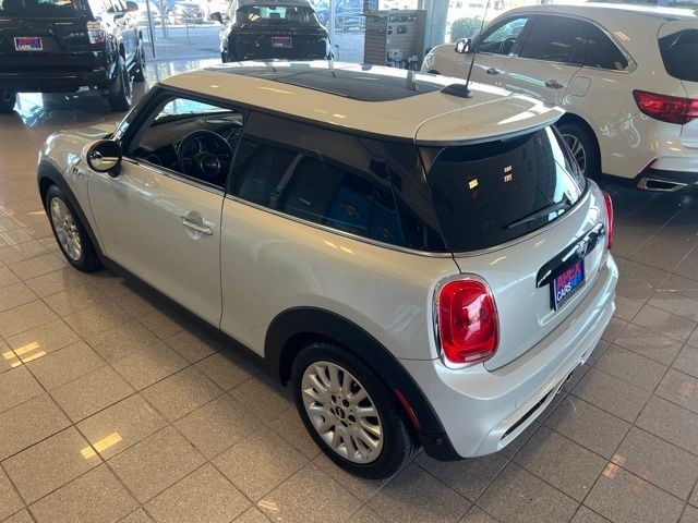 MINI Cooper Hardtop Vehicle Full-screen Gallery Image 13