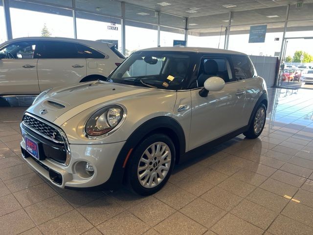 MINI Cooper Hardtop Vehicle Full-screen Gallery Image 15
