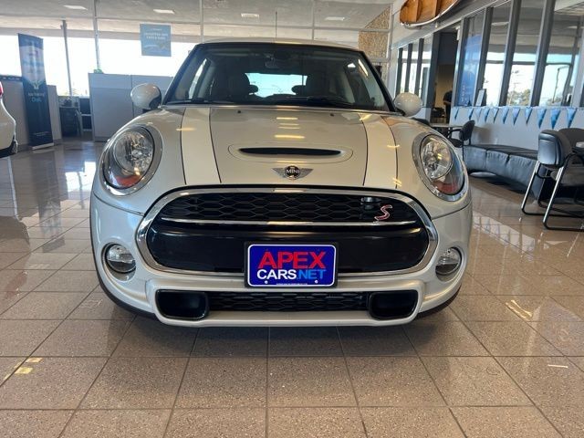 MINI Cooper Hardtop Vehicle Full-screen Gallery Image 17