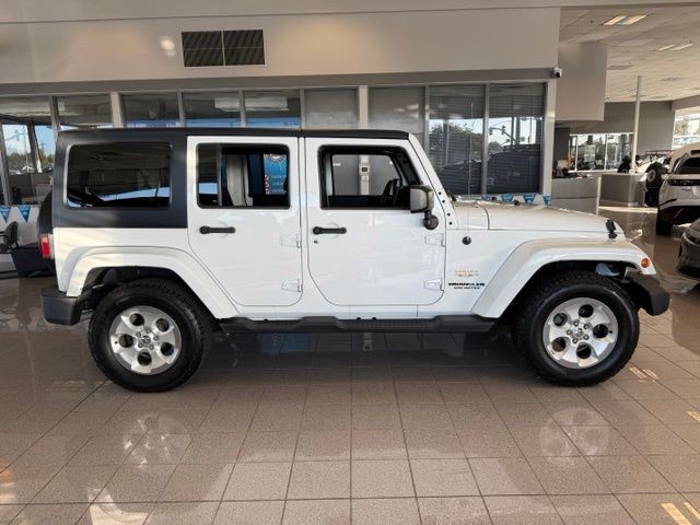Jeep Wrangler Unlimited Vehicle Full-screen Gallery Image 02
