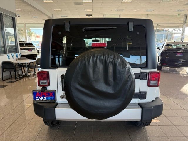 Jeep Wrangler Unlimited Vehicle Full-screen Gallery Image 04
