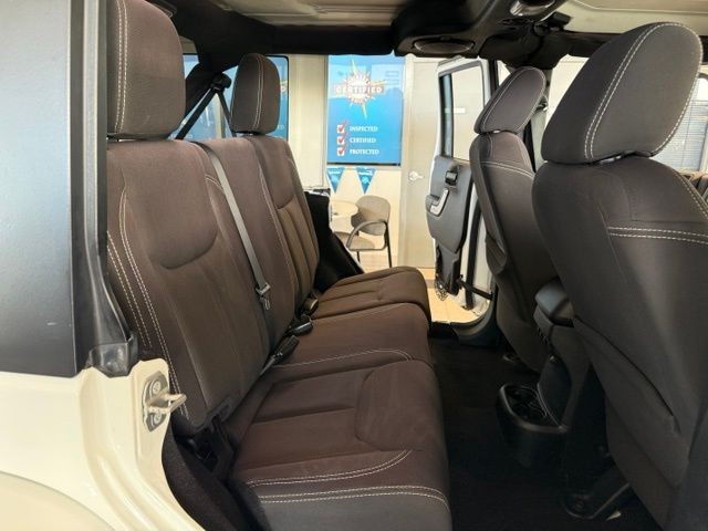 Jeep Wrangler Unlimited Vehicle Full-screen Gallery Image 20