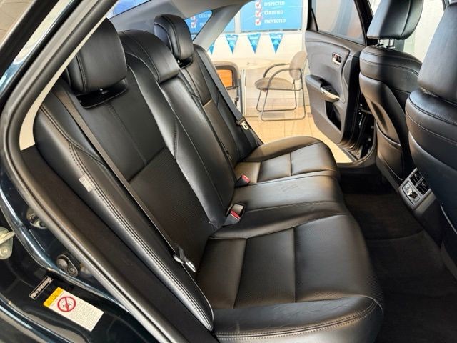 Toyota Avalon Hybrid Vehicle Full-screen Gallery Image 04