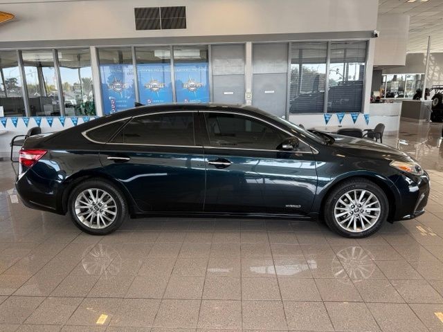 Toyota Avalon Hybrid Vehicle Full-screen Gallery Image 05