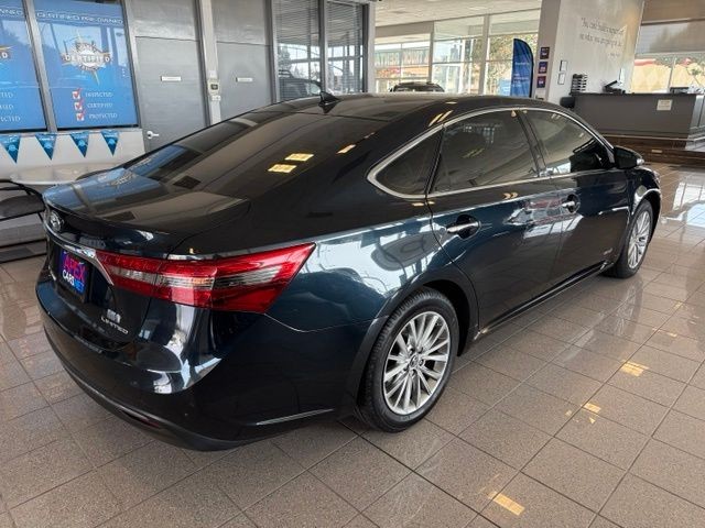 Toyota Avalon Hybrid Vehicle Full-screen Gallery Image 06