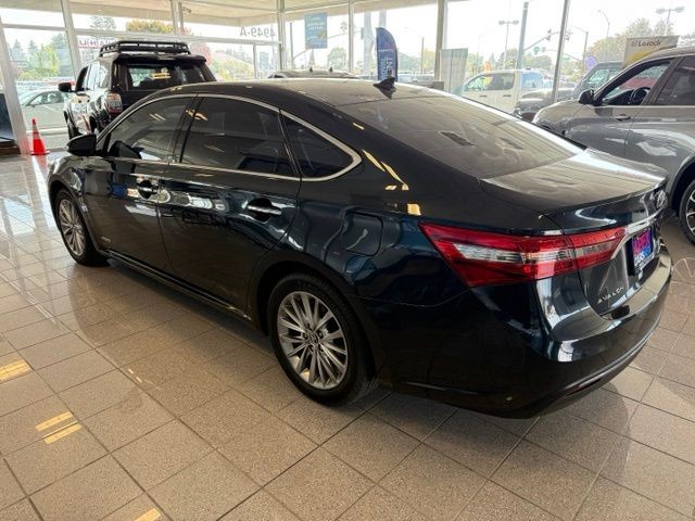 Toyota Avalon Hybrid Vehicle Full-screen Gallery Image 08