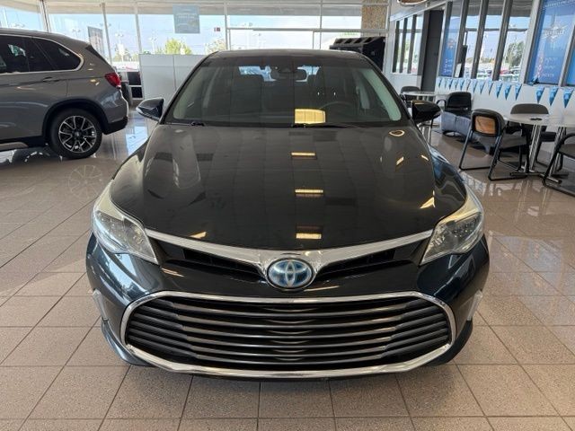 Toyota Avalon Hybrid Vehicle Full-screen Gallery Image 10