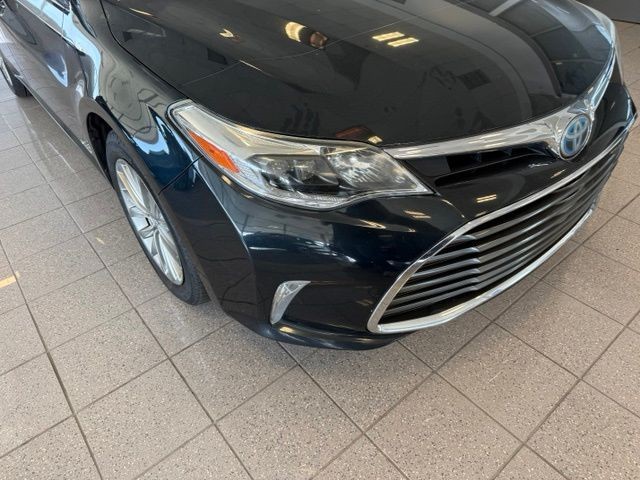 Toyota Avalon Hybrid Vehicle Full-screen Gallery Image 11