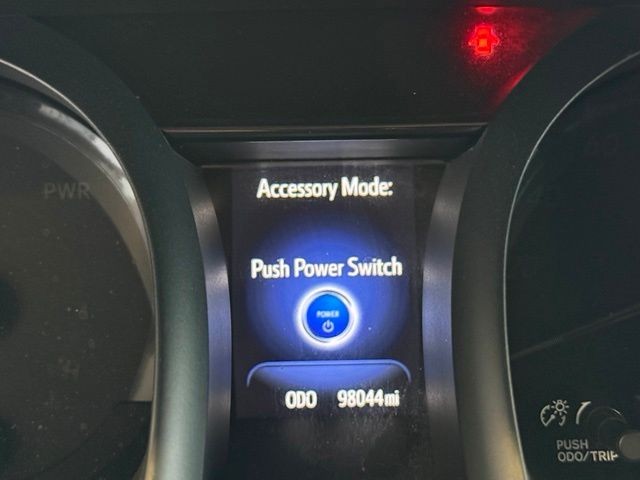 Toyota Avalon Hybrid Vehicle Full-screen Gallery Image 15