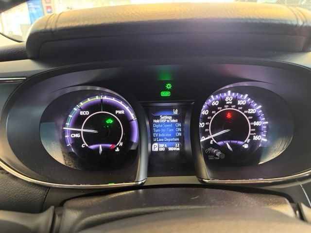 Toyota Avalon Hybrid Vehicle Full-screen Gallery Image 16