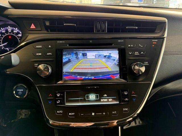 Toyota Avalon Hybrid Vehicle Full-screen Gallery Image 18