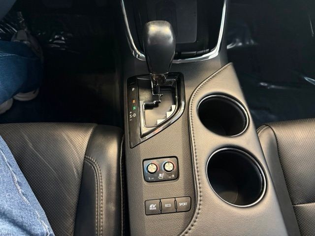Toyota Avalon Hybrid Vehicle Full-screen Gallery Image 19