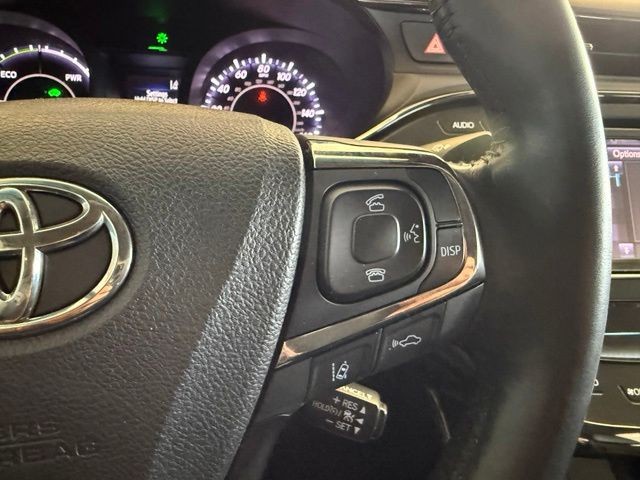 Toyota Avalon Hybrid Vehicle Full-screen Gallery Image 20